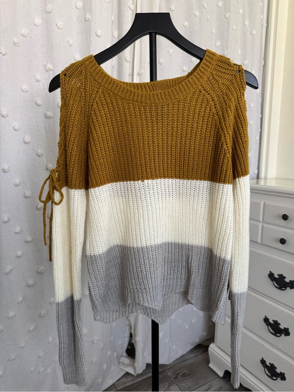 Polly & Esther Colorblock Off-Shoulder Knit Sweater in Mustard, White & Gray
